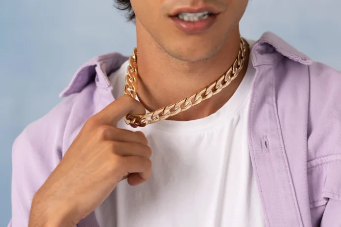Young man wearing gold Cuban chain