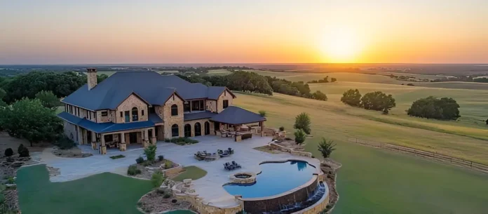 Luxury Ranch House at Sunset Breathtaking